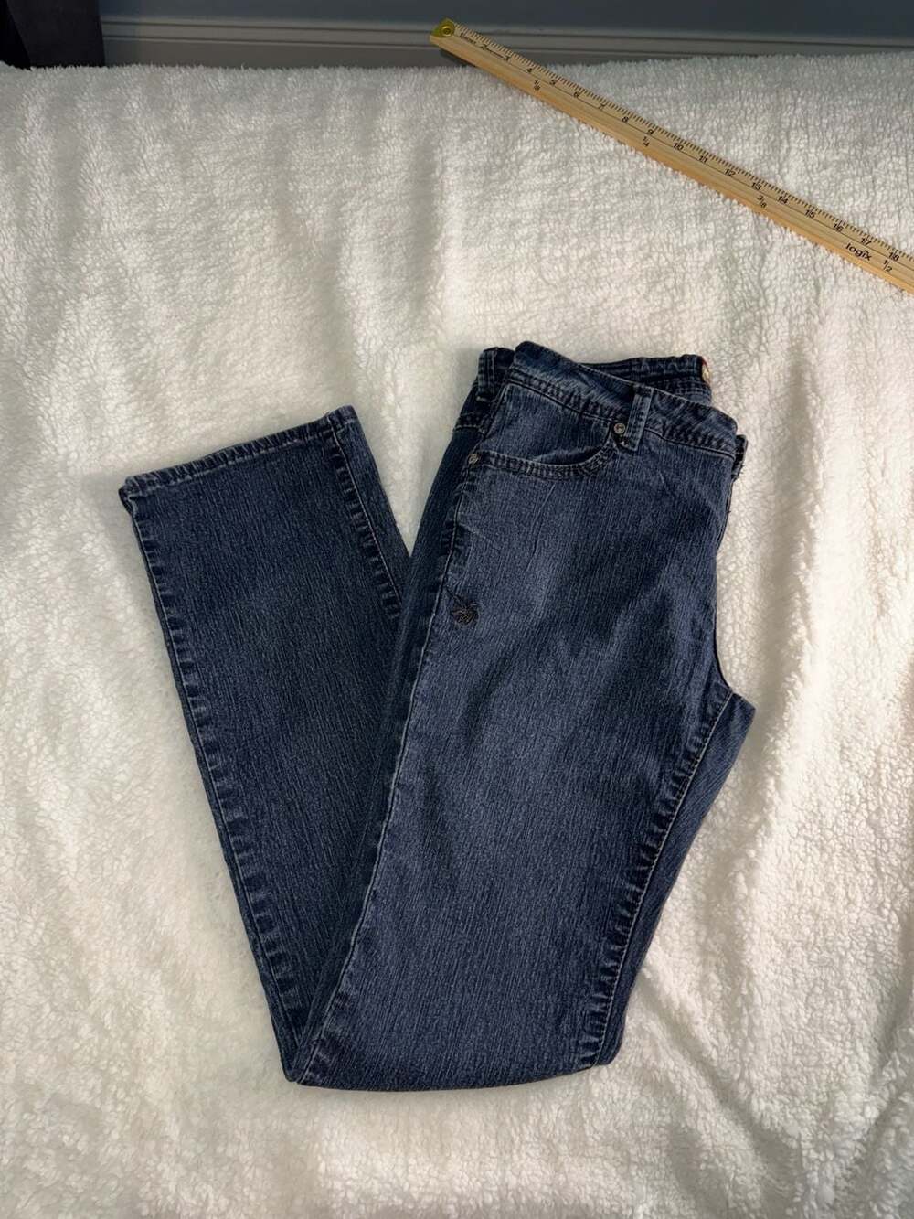 18-Apple Bottoms Rhinestone Apple Back Pocket Bootcut Jeans Size 9/10